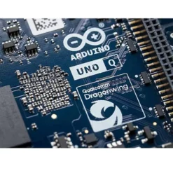 AR5002 - Arduino UNO Q ABX00162 Cuarta