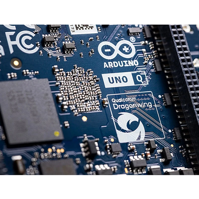 Arduino UNO Q WiFi BLE 4 GB RAM Qualcomm QRB2210 ABX00173 Cuarta_1